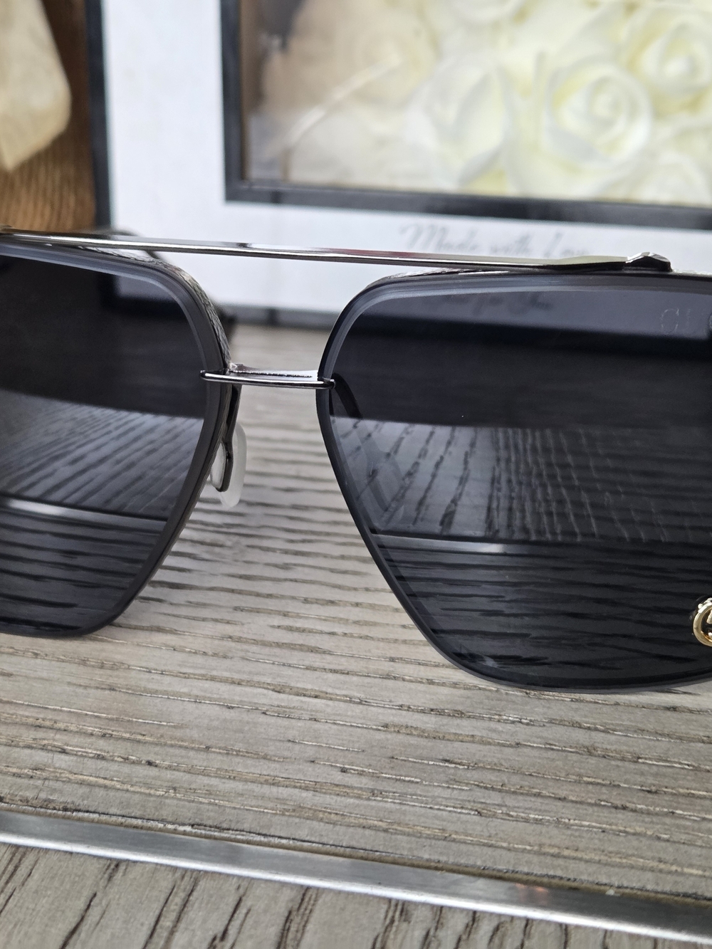 Gucci Unisex  Black Aviator Sunglasses - Stylish Metal Frame